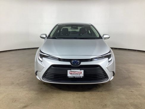 Used 2025 Toyota Corolla LE FWD image 3