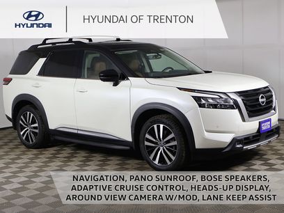 Used 2024 Nissan Pathfinder Platinum w/ Lighting Package (N93)