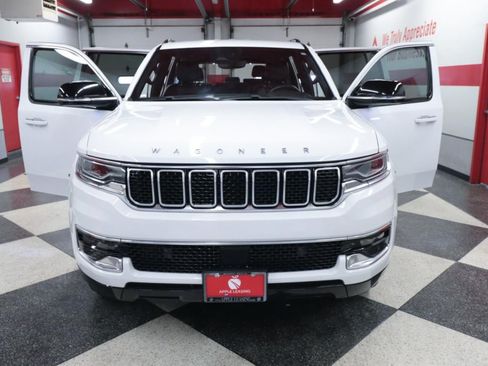 Used 2024 Jeep Wagoneer 2WD image 28