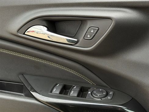 Used 2025 Chevrolet Trax LT image 19