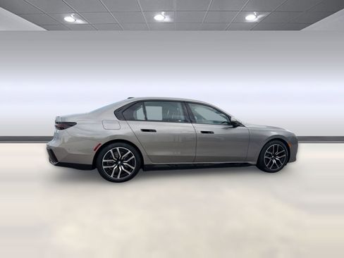 New 2026 BMW i7 xDrive60 w/ Executive Package image 19