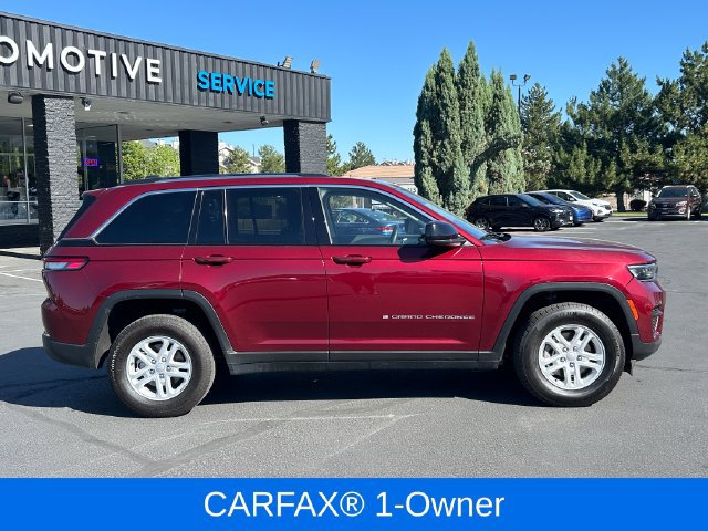 Used 2023 Jeep Grand Cherokee Laredo AWD/4WD image 2