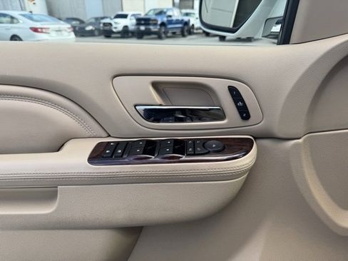 Used 2013 Cadillac Escalade Premium image 12