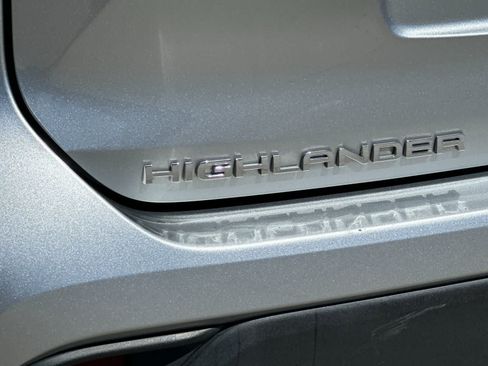 Used 2023 Toyota Highlander XLE FWD image 29