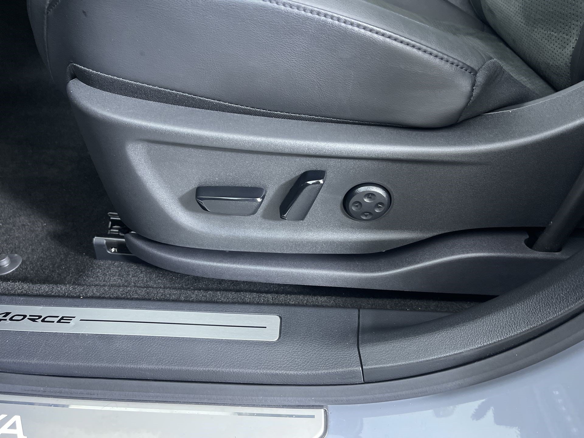 Certified 2024 Nissan Ariya AWD image 12
