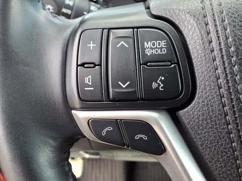 Used 2018 Toyota Highlander Limited image 21