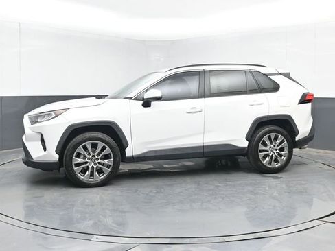 Used 2020 Toyota RAV4 XLE Premium image 11