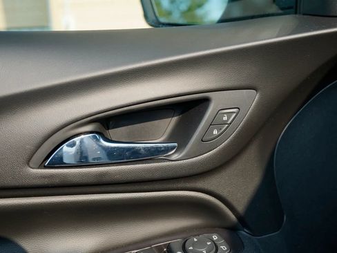 Used 2020 Chevrolet Equinox LT w/ Driver Convenience Package FWD image 20