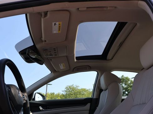 Certified 2022 Honda Accord Touring image 32