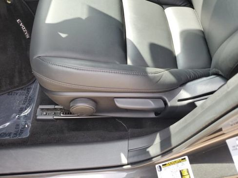 Used 2023 MAZDA MAZDA3 s FWD image 18