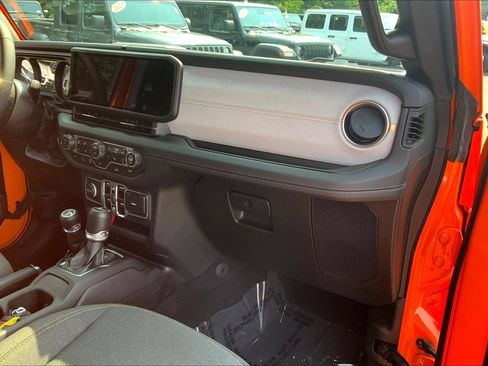 Certified 2025 Jeep Wrangler Unlimited Sahara AWD/4WD image 16
