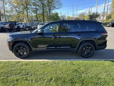 Used 2023 Jeep Grand Cherokee L Altitude AWD/4WD image 5