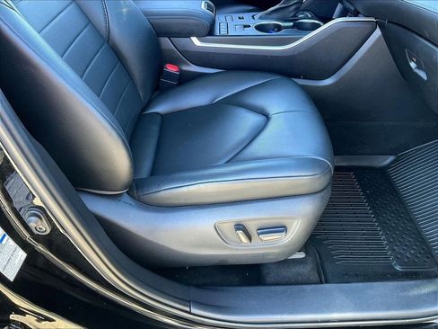 Used 2021 Toyota Highlander XLE AWD/4WD image 38