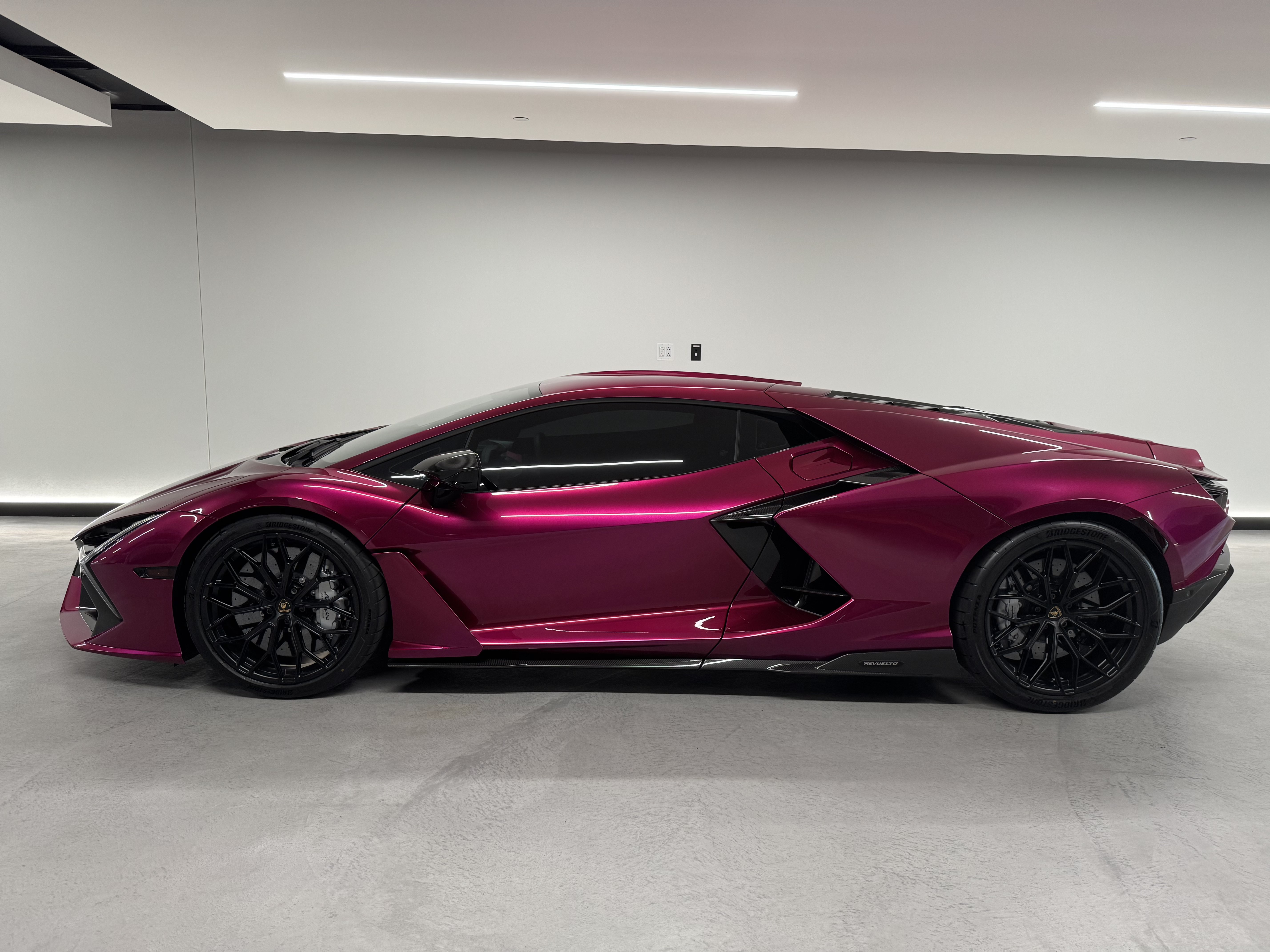 Used 2026 Lamborghini Revuelto AWD/4WD image 1
