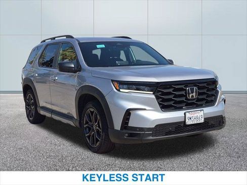 Certified 2025 Honda Pilot Sport image 4