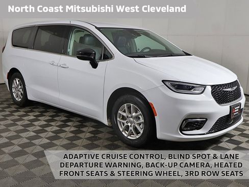 Used 2024 Chrysler Pacifica Touring-L image 1