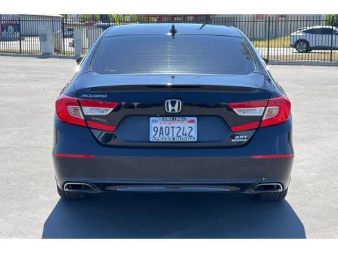 Used 2018 Honda Accord Touring image 4