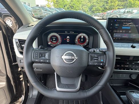 Used 2025 Nissan Rogue SL w/ SL Premium Package FWD image 26