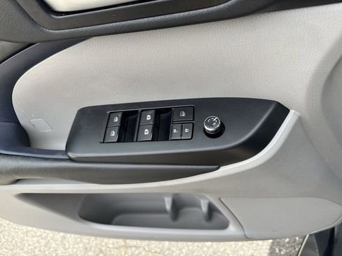 Used 2019 Toyota Highlander XLE image 27