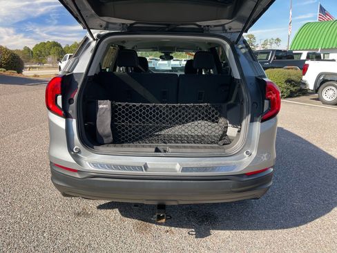 Used 2024 GMC Terrain SLE image 23