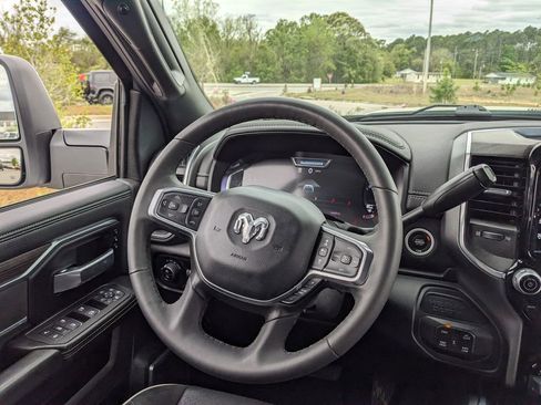 Used 2025 RAM 2500 Laramie AWD/4WD image 36