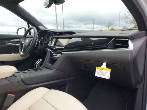 New 2025 Cadillac XT6 Sport w/ Technology Package image 31