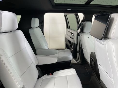 New 2025 Chevrolet Suburban Premier image 87