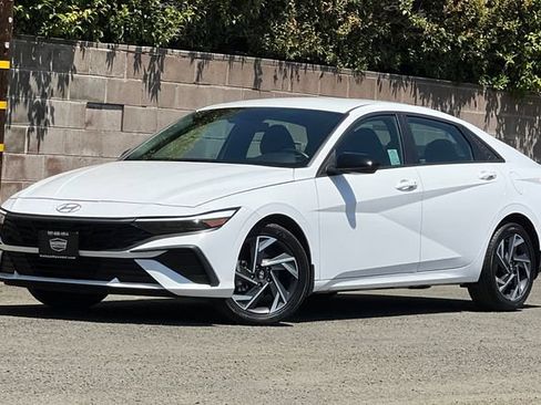 Certified 2025 Hyundai Elantra Sport FWD image 10
