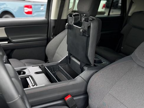 Used 2025 Ford Expedition Active AWD/4WD image 29