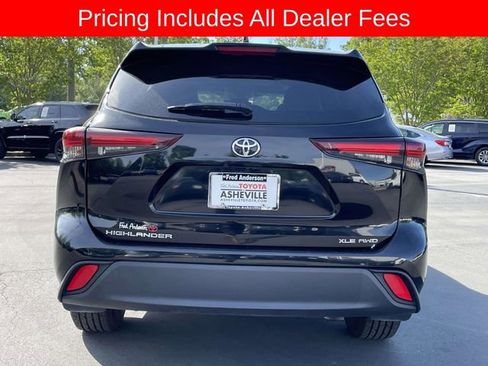 Used 2024 Toyota Highlander XLE AWD/4WD image 4