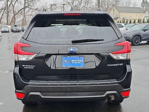 Used 2023 Subaru Forester Premium image 5