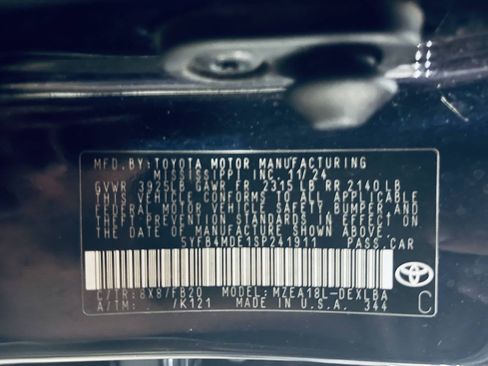 Used 2025 Toyota Corolla LE FWD image 40