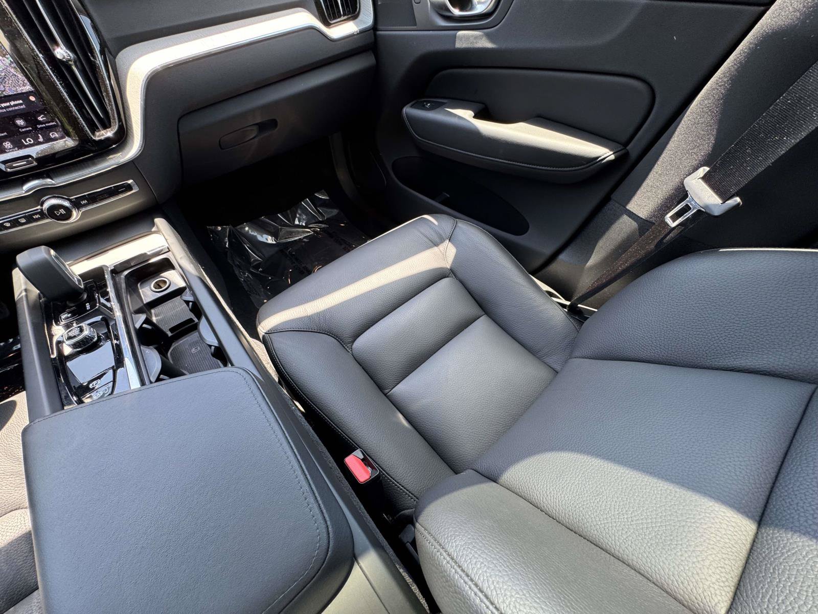 Certified 2025 Volvo XC60 B5 Plus AWD/4WD image 15