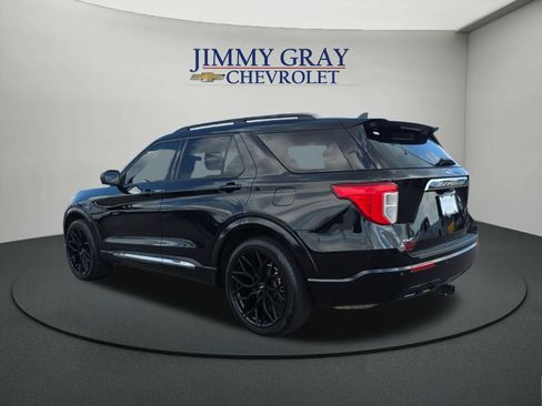 Used 2021 Ford Explorer XLT w/ Equipment Group 202A RWD image 3