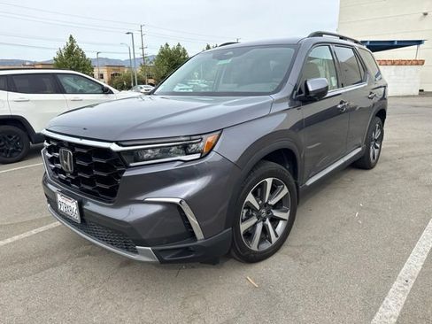 Used 2025 Honda Pilot Elite image 2