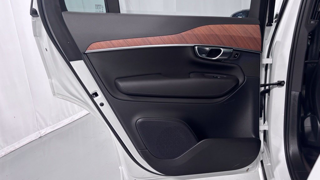 Certified 2025 Volvo XC90 T8 Plus w/ Protection Package Premier AWD/4WD image 23