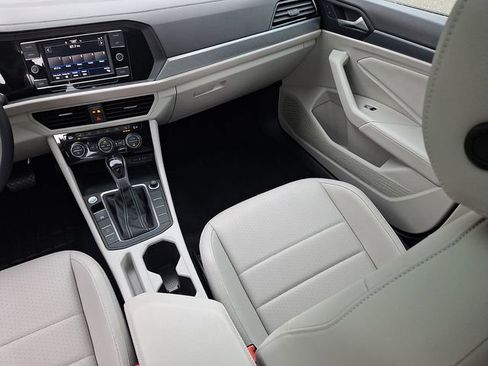 Used 2022 Volkswagen Jetta SE w/ Panoramic Sunroof Package FWD image 16