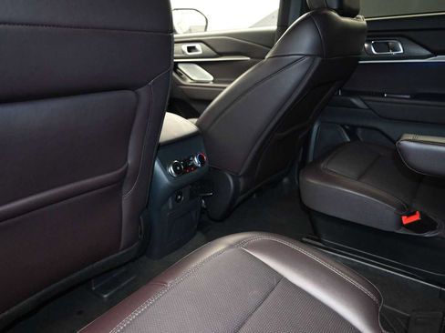 Used 2025 Ford Explorer Platinum RWD image 19