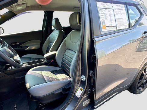 Used 2023 Nissan Kicks SR w/ SR Premium Package FWD image 20