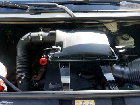 Used 2016 Freightliner Sprinter 2500 image 13