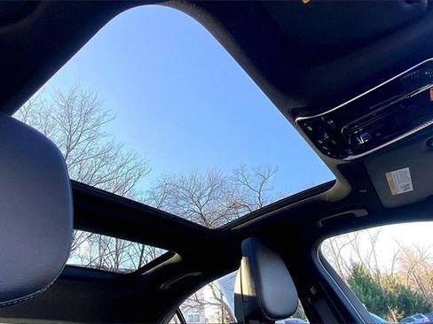 Used 2025 Mercedes-Benz C 300 4MATIC Sedan image 11