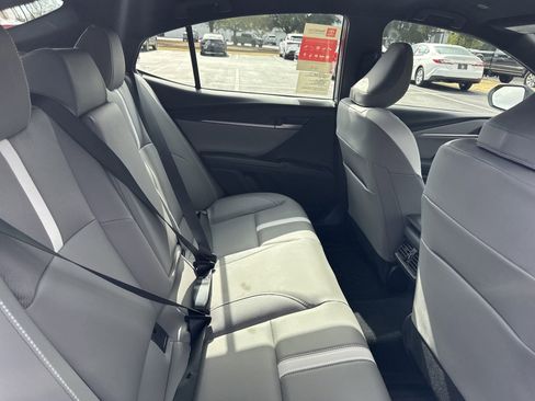 Used 2025 Toyota Camry SE image 27