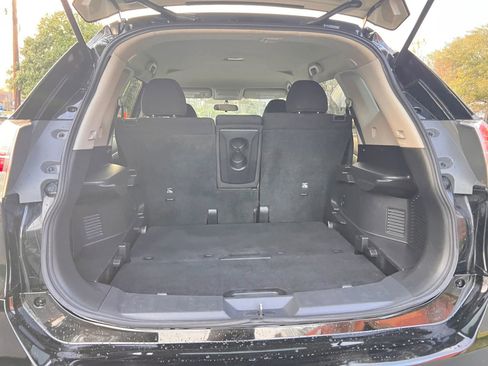 Used 2014 Nissan Rogue SV image 19