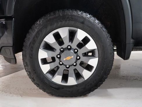 Used 2024 Chevrolet Silverado 2500 Custom w/ Custom Value Package image 6