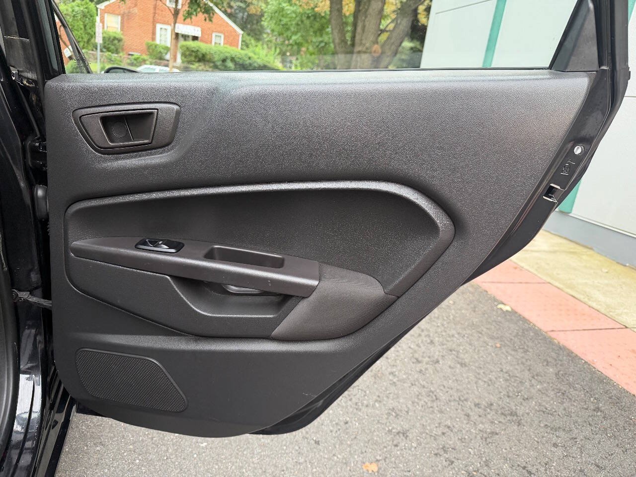 Used 2012 Ford Fiesta SE FWD image 14