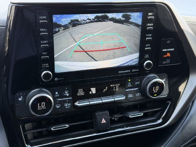 Used 2021 Toyota Highlander XLE FWD image 17
