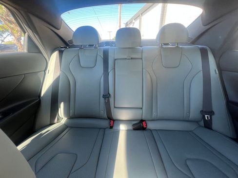 Used 2025 Hyundai Elantra Limited image 38