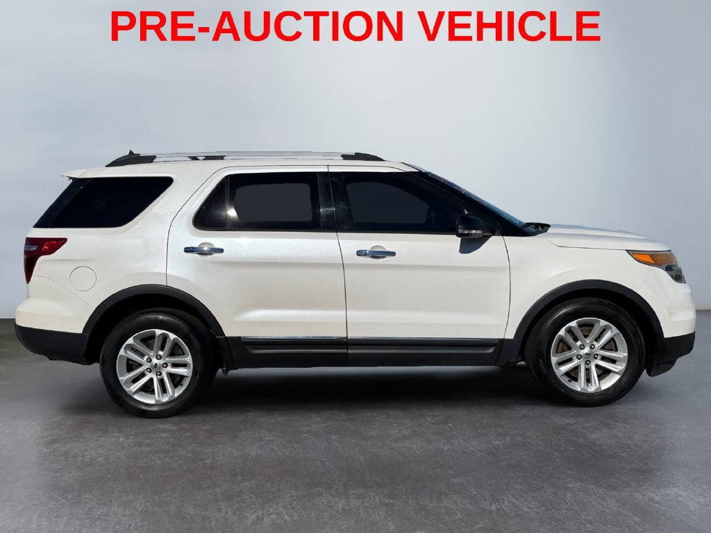 Used 2013 Ford Explorer XLT FWD image 2