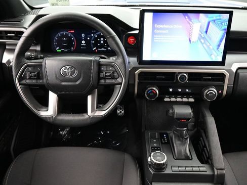 Used 2025 Toyota Tacoma TRD Sport AWD/4WD image 5
