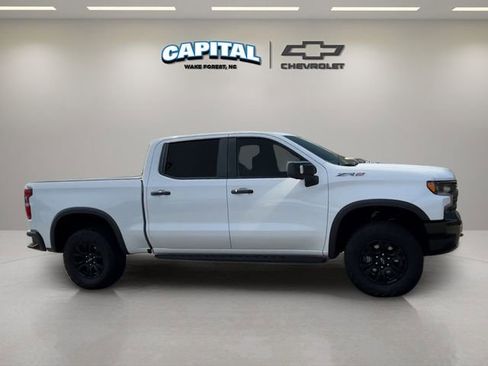 Used 2022 Chevrolet Silverado 1500 ZR2 w/ Technology Package image 6